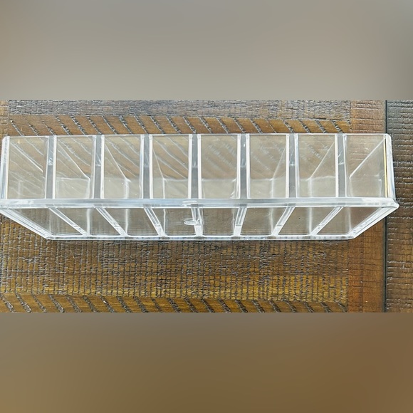Clear acrylic 8 compartment Cosmetic & Brush Organizer. NWT - Picture 2 of 5